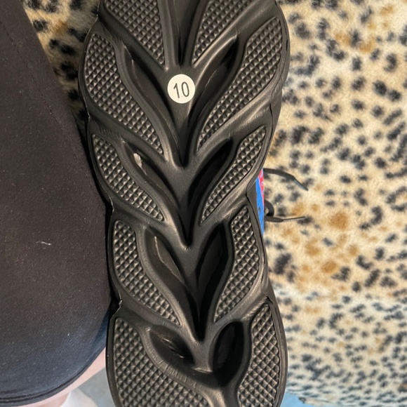 Men’s Philadelphia Phillies, MLB sneakers, size 10 in men’s. - Picture 5 of 7